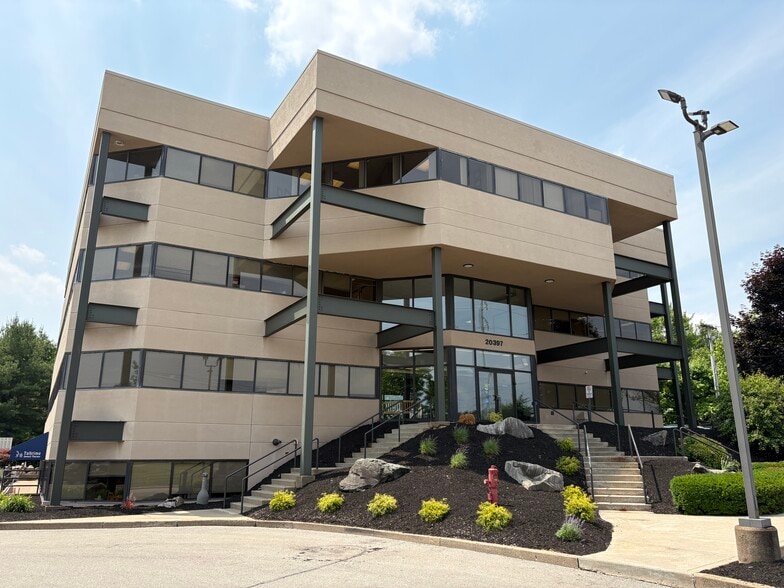 20397 Route 19 N, Cranberry Township, PA à louer - Photo du bâtiment - Image 1 de 4