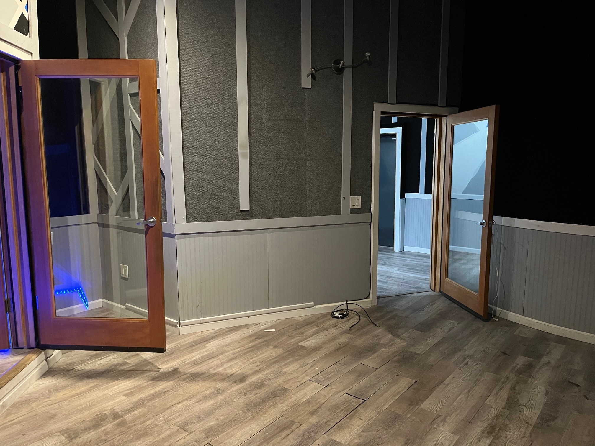 12028 Vose St, North Hollywood, CA for lease Interior Photo- Image 1 of 8