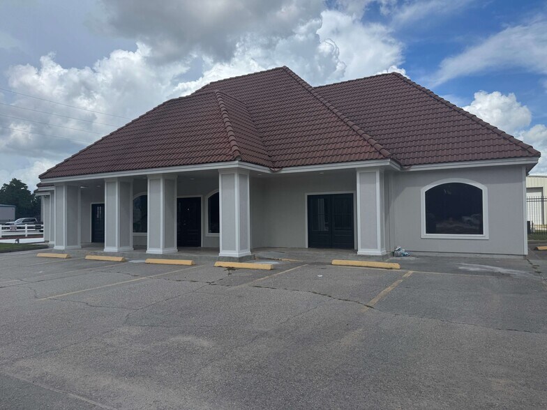 1715 Northpark Dr, Kingwood, TX à louer - Photo du bâtiment - Image 3 de 8