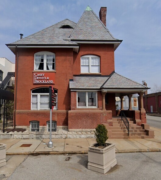 The Barnett portfolio of 2 properties for sale on LoopNet.ca - Primary Photo - Image 2 of 2