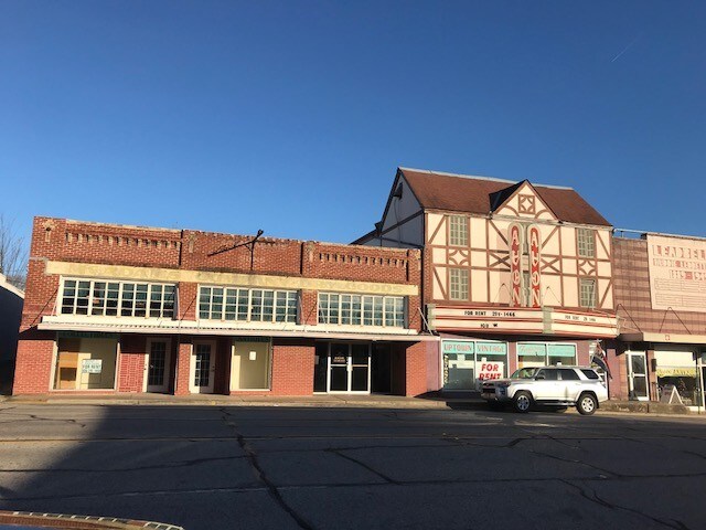 1215 Sam Houston Ave, Huntsville, TX à louer - Photo du bâtiment - Image 3 de 32