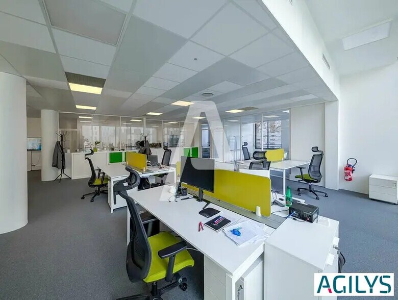 Office in Massy for lease - Interior Photo - Image 2 of 12