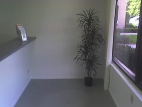 567-585 Interstate Blvd, Sarasota, FL for lease Building Photo- Image 1 of 2