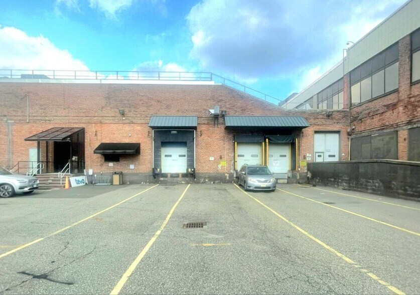 200 Elmora Ave, Elizabeth, NJ à louer - Photo du bâtiment - Image 2 de 5