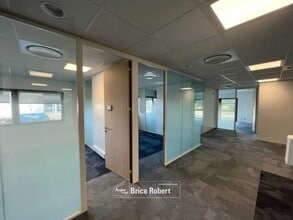 Flex in Saint-Priest for lease Interior Photo- Image 1 of 3