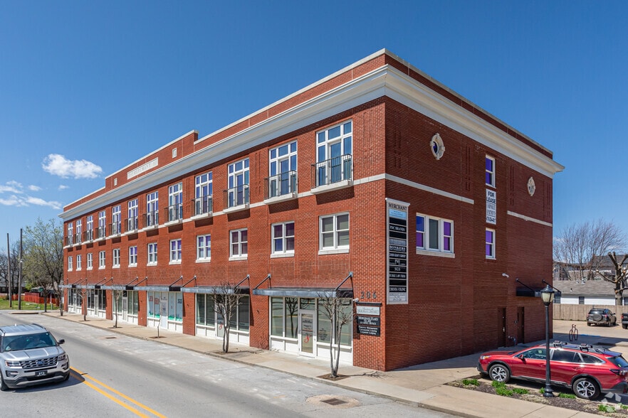 206 SW 8th St, Bentonville, AR for lease - Primary Photo - Image 1 of 30