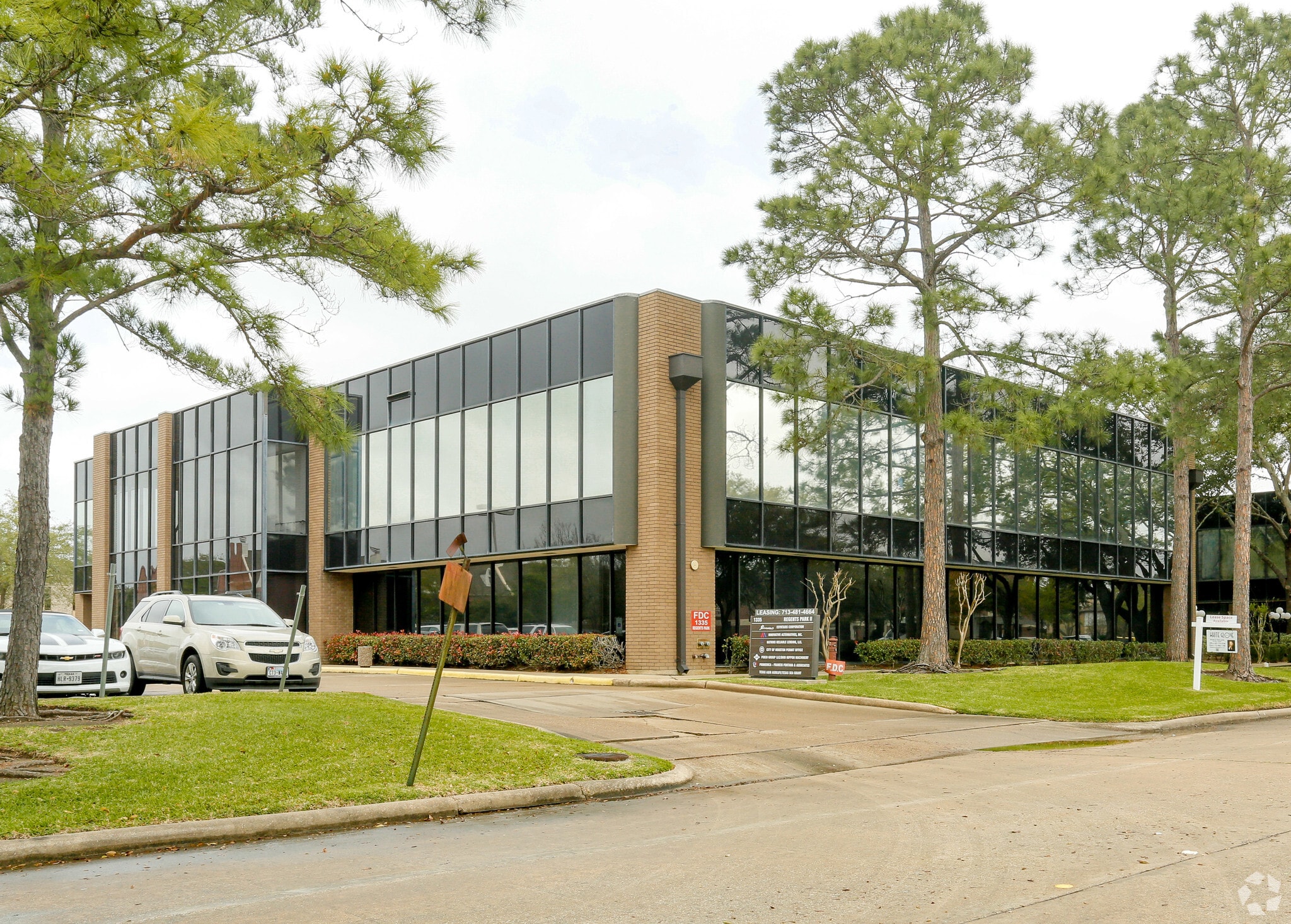 1335 Regents Park Dr, Houston, TX for lease Primary Photo- Image 1 of 5