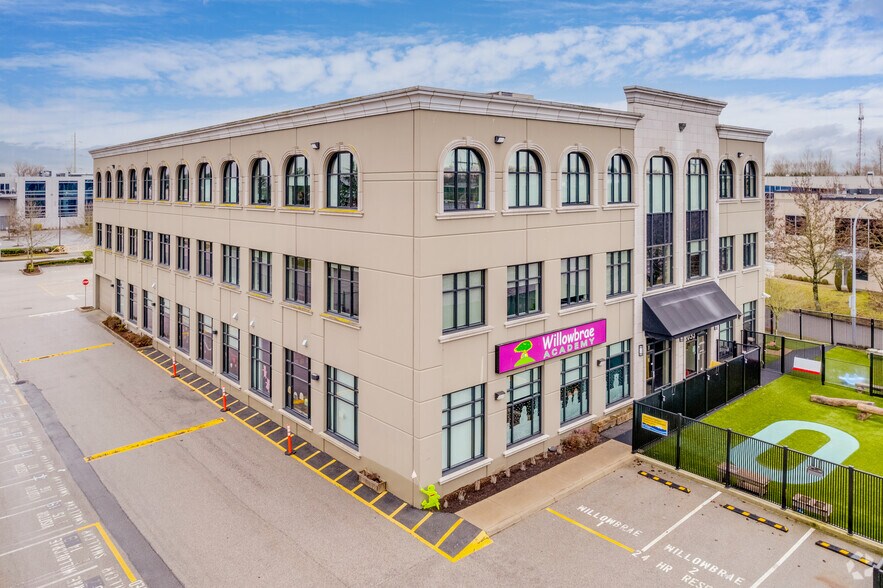 12033 Riverside Way, Richmond, BC à louer - Photo du bâtiment - Image 3 de 5