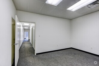 5829 W Sam Houston Pky N, Houston, TX à louer Photo intérieure- Image 2 de 3