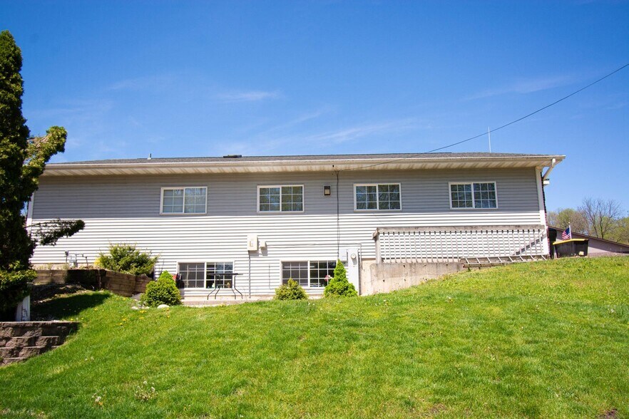 237 E Main St, Twin Lakes, WI à vendre - Photo du bâtiment - Image 3 de 14