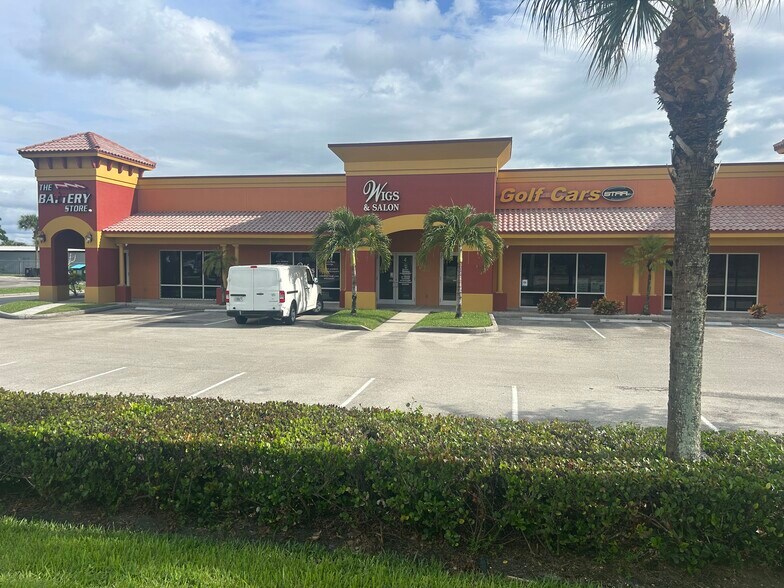 17051 Jean St, Fort Myers, FL à louer - Photo du bâtiment - Image 3 de 5