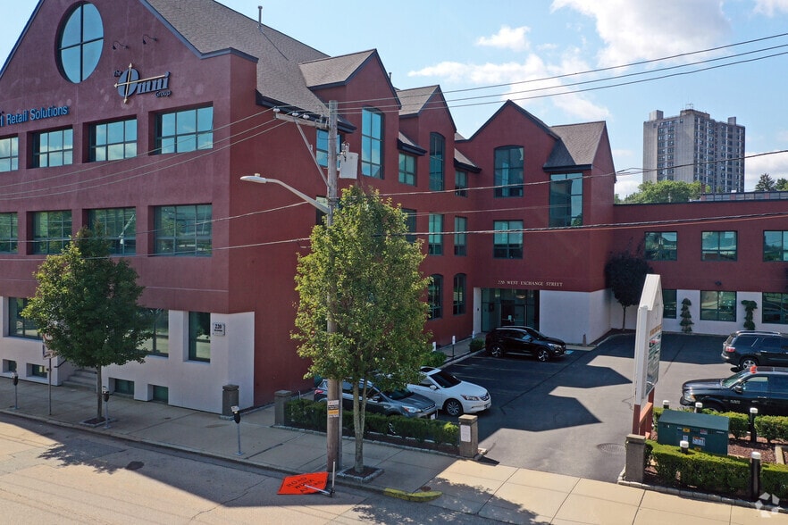 220 W Exchange St, Providence, RI à vendre - Photo du bâtiment - Image 2 de 6