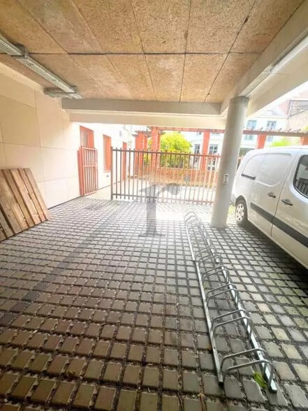 Office in Lille for lease - Building Photo - Image 3 of 5