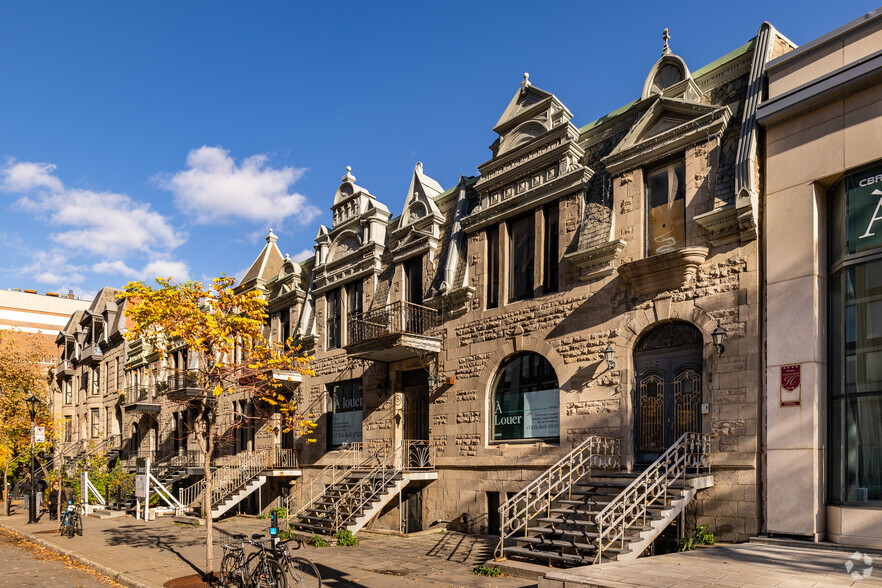 330 Rue Sherbrooke E, Montréal, QC à louer - Photo du b timent - Image 3 de 4