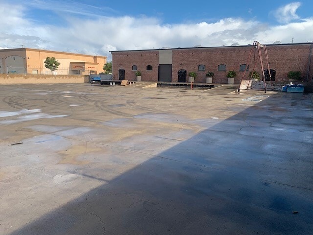 2406 S Main St, Santa Ana, CA for lease - Building Photo - Image 3 of 3