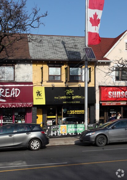 2202 Bloor St W, Toronto, ON for sale - Primary Photo - Image 1 of 1