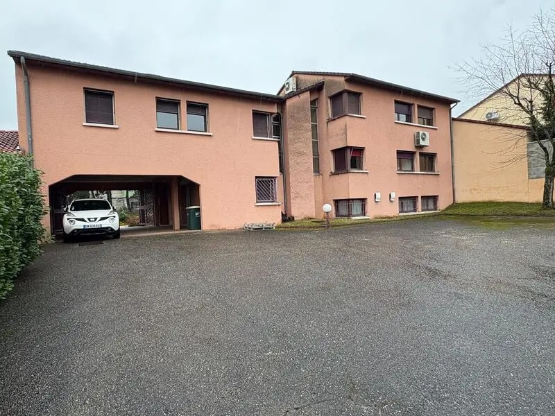 Office in Décines-Charpieu for lease Building Photo- Image 1 of 15