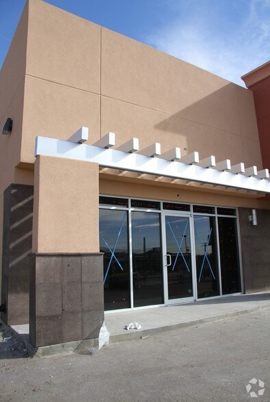 4164 N Mesa St, El Paso, TX à louer - Photo du bâtiment - Image 3 de 22