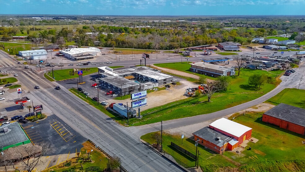 110 E Highway 6, Alvin, TX à vendre - Photo du bâtiment - Image 2 de 67