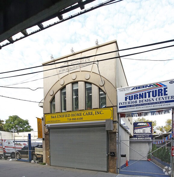 2036 McDonald Ave, Brooklyn, NY à louer - Photo du bâtiment - Image 3 de 10