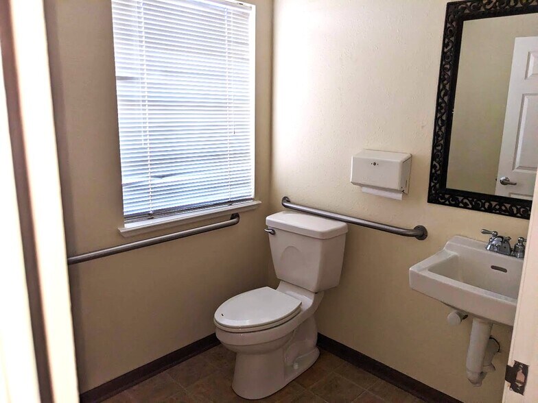 214 S Burnside Ave, Gonzales, LA à louer - Photo du bâtiment - Image 3 de 38