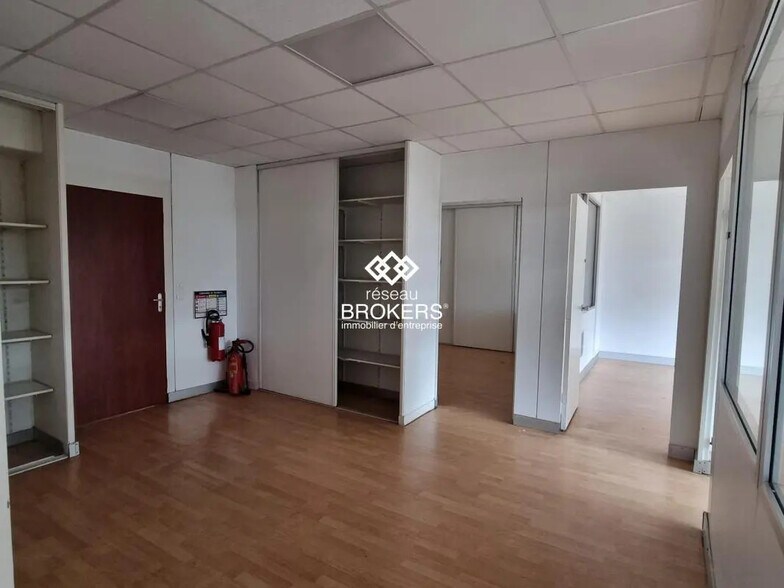 Retail in Lattes for lease - Interior Photo - Image 3 of 11