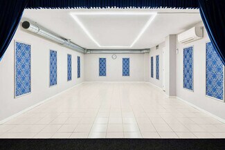 Plus de détails pour Multi-résidentiel à vendre