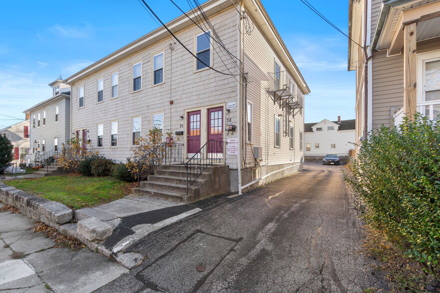 32 Weaver St, West Warwick, RI for sale - Building Photo - Image 1 of 1