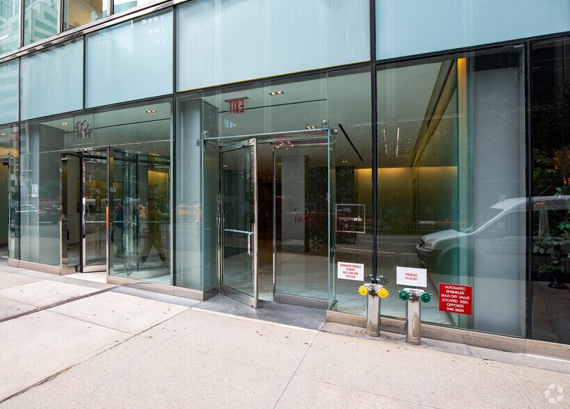 430 Park Ave, New York, NY à louer - Photo du bâtiment - Image 3 de 42