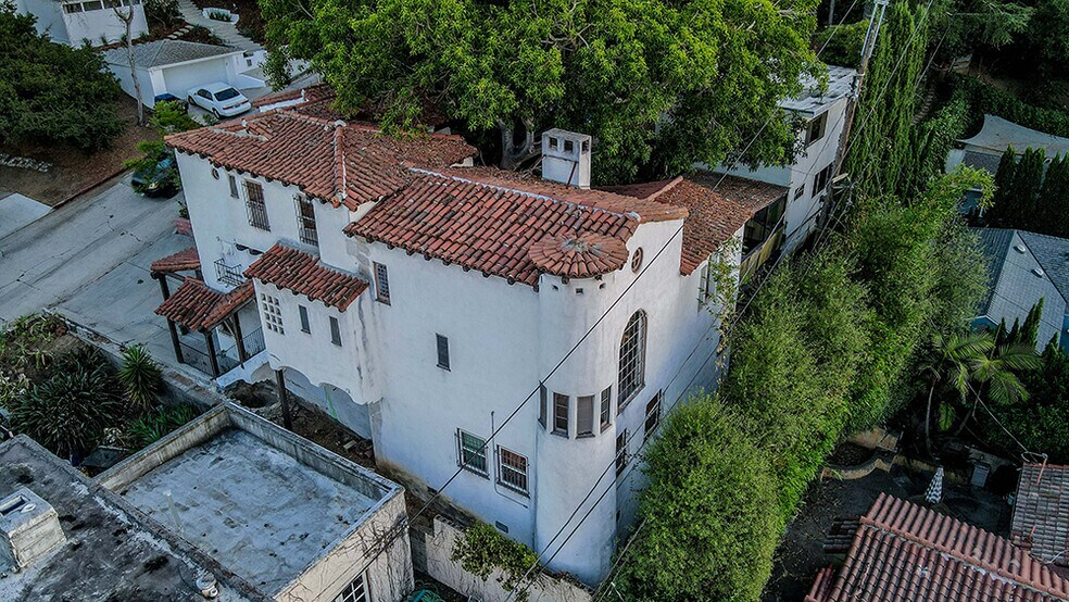 3135 Oakcrest Dr, Los Angeles, CA à vendre - Photo principale - Image 1 de 1