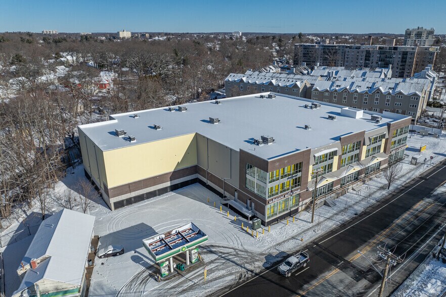 2710 North Ave, Bridgeport, CT à louer - Photo du bâtiment - Image 2 de 5