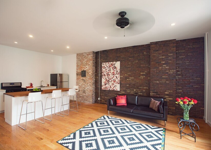 5-46 50th Ave, Long Island City, NY à vendre - Photo du bâtiment - Image 3 de 14
