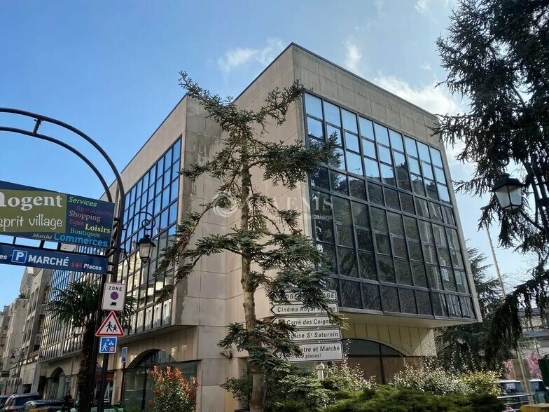 Office in Nogent-sur-Marne for lease - Building Photo - Image 2 of 11