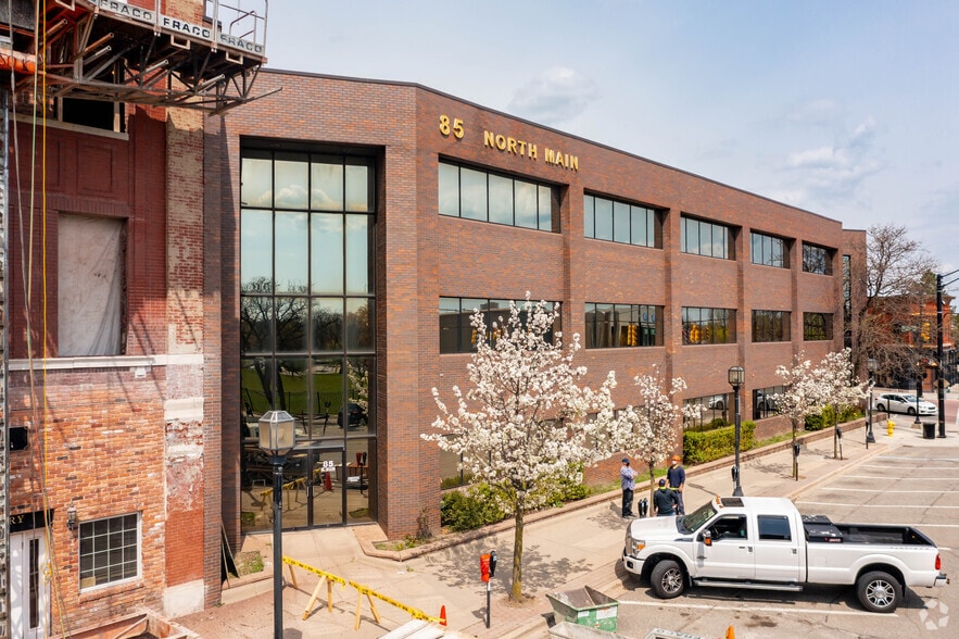 85 N Main St, Mount Clemens, MI for lease - Primary Photo - Image 1 of 18