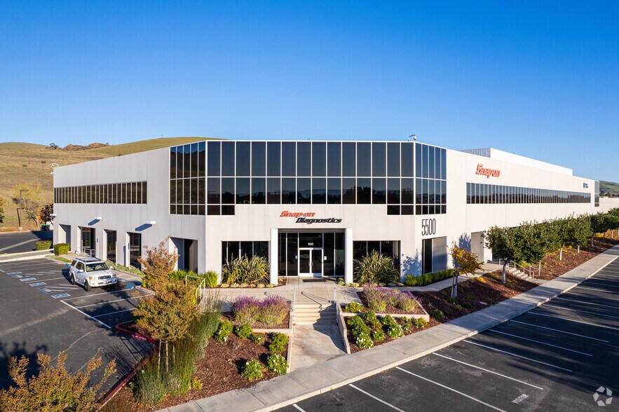 5500-5550 Hellyer Ave, San Jose, CA à louer - Photo du bâtiment - Image 1 de 6