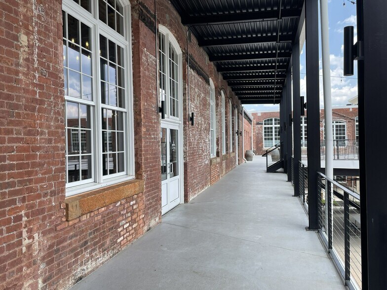 701 Easley Bridge Rd, Greenville, SC à louer - Photo du bâtiment - Image 2 de 16