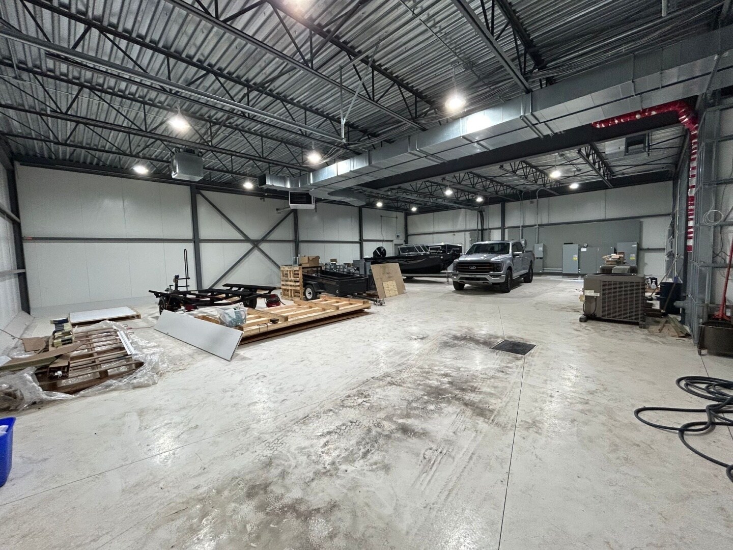 950 Rue Cowie, Granby, QC for lease Interior Photo- Image 1 of 9