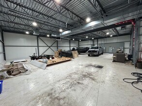 950 Rue Cowie, Granby, QC for lease Interior Photo- Image 1 of 9