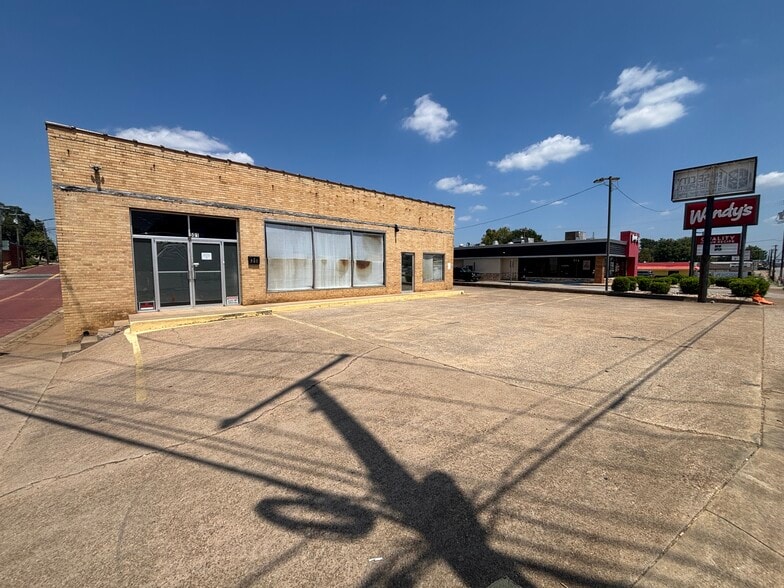 501 W Front St, Tyler, TX for lease - Building Photo - Image 2 of 10
