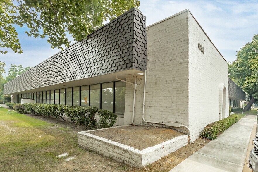 650 Howe Ave, Sacramento, CA à louer - Photo du bâtiment - Image 2 de 4