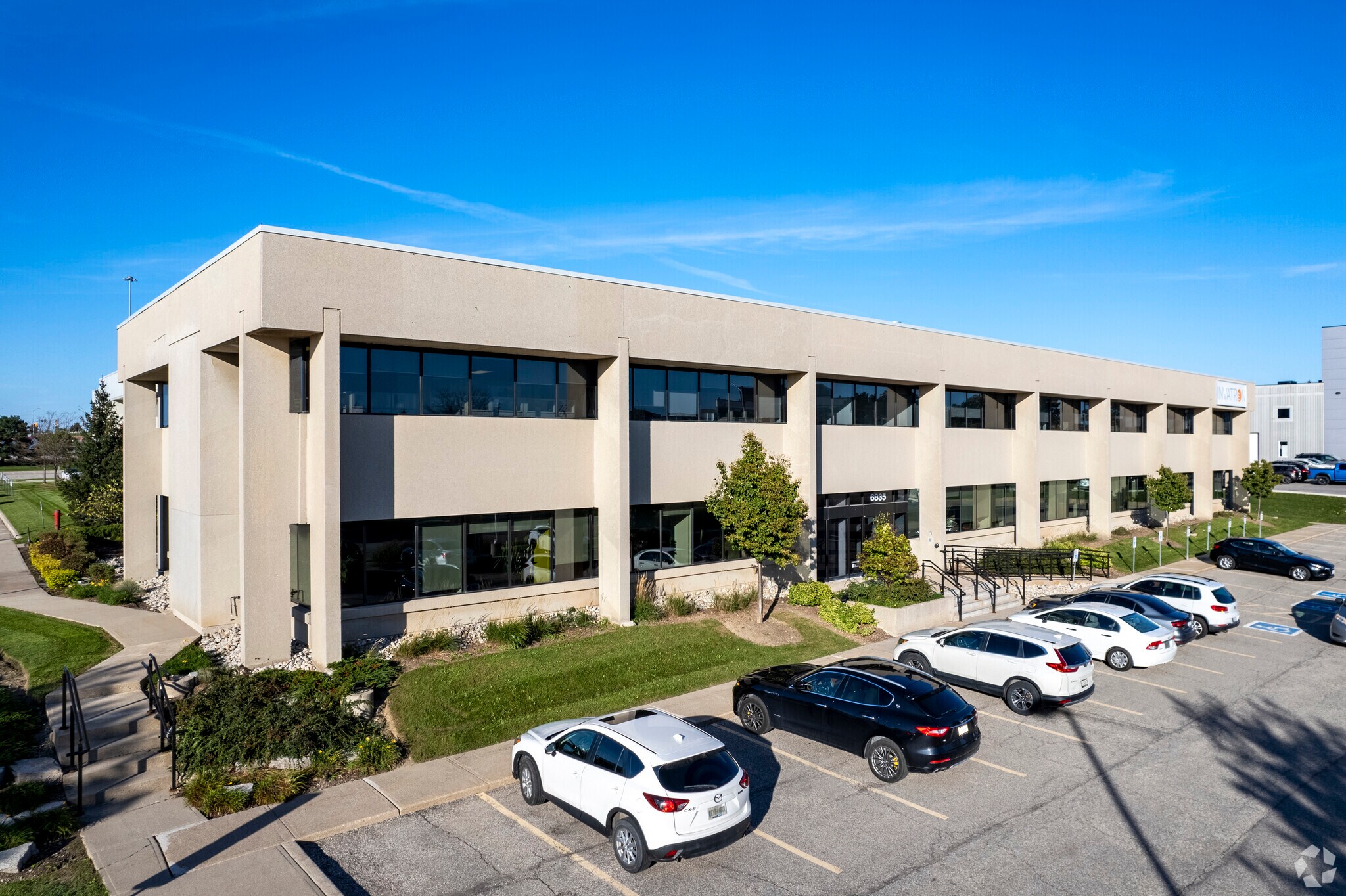 6835 Century Ave, Mississauga, ON à vendre Photo principale- Image 1 de 1