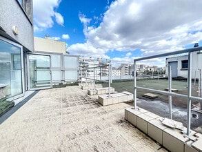 Flex in Boulogne-Billancourt for lease Interior Photo- Image 1 of 30