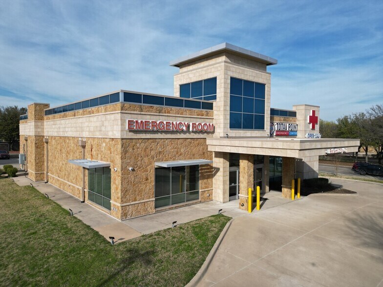 3220 Denton Hwy, Haltom City, TX à vendre - Photo du bâtiment - Image 3 de 5