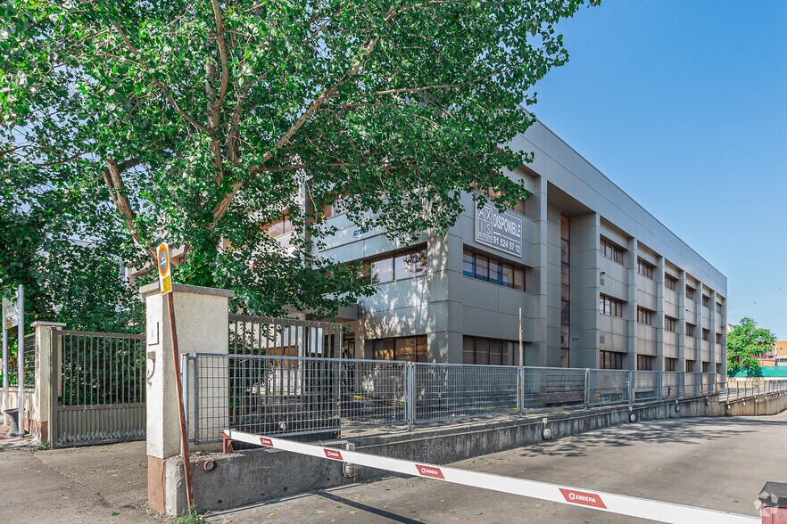 Calle Valportillo i, 11, Alcobendas, Madrid à louer - Photo du bâtiment - Image 3 de 3