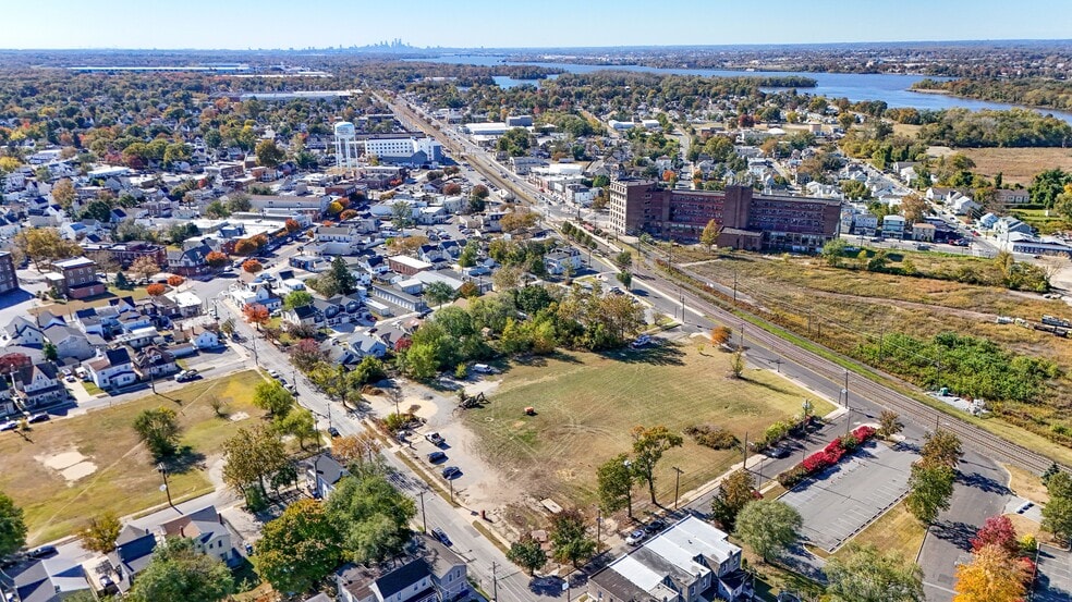 Dual-Site Vertical Cannabis Portfolio portfolio of 2 properties for sale on LoopNet.ca - Aerial - Image 2 of 33