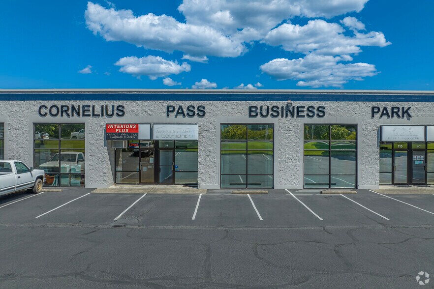 2056 NE Aloclek Dr, Hillsboro, OR à louer - Photo du bâtiment - Image 2 de 19