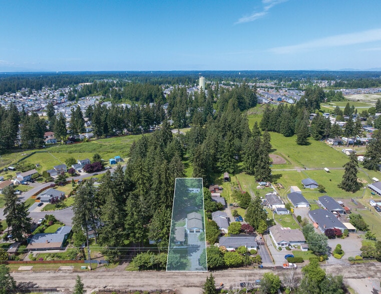 1713 208th St E, Spanaway, WA à vendre - Photo du bâtiment - Image 2 de 4