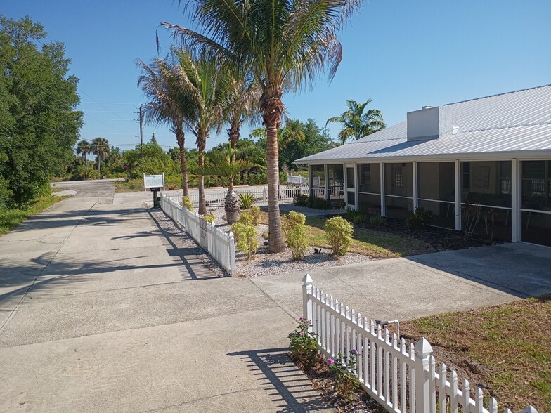 315 Addison Dr, Punta Gorda, FL for sale - Building Photo - Image 3 of 18