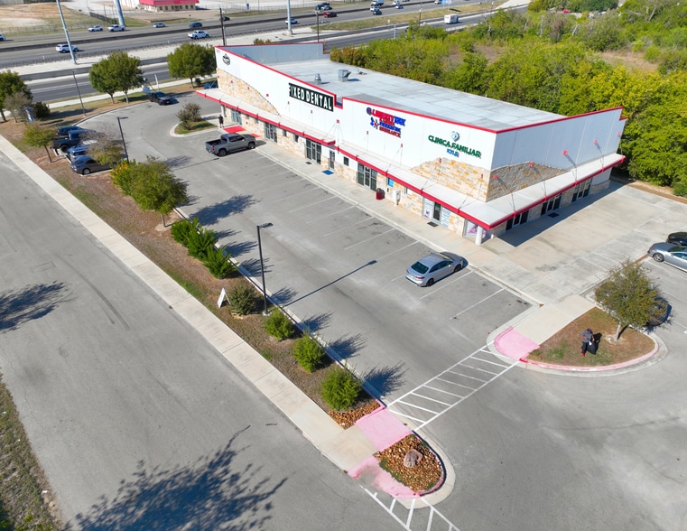 21511 Interstate 35, Kyle, TX à vendre - Photo du bâtiment - Image 3 de 13