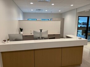 201 W Wisconsin Ave, Neenah, WI for lease Building Photo- Image 2 of 10